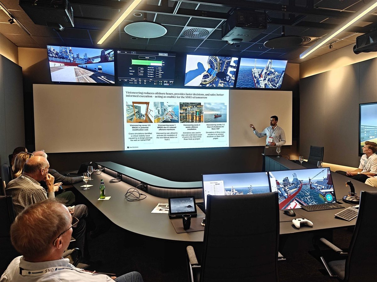 Presentation room with a video wall and several operator screens Presentation room with a video wall and several operator screens