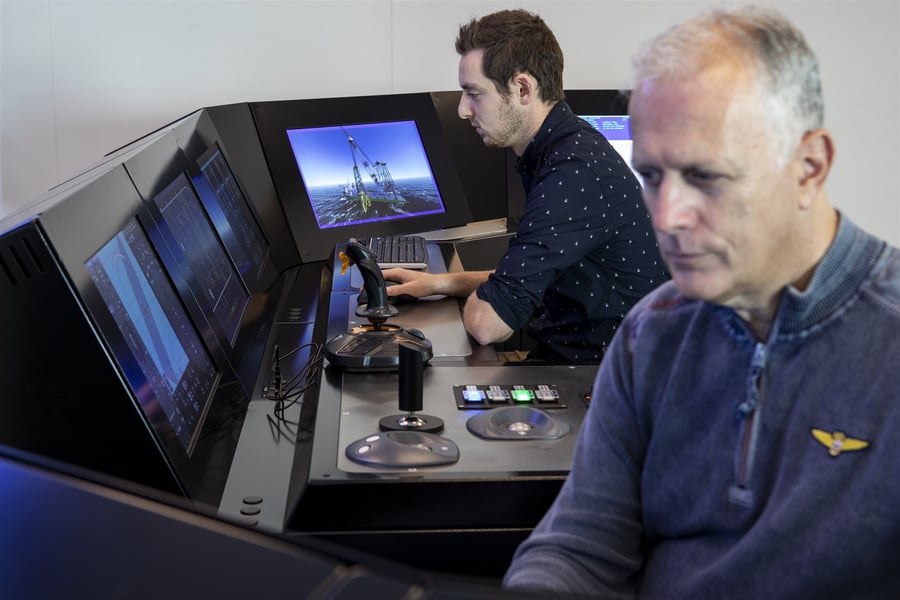 Two operators at ballast and DP consoles Two operators at ballast and DP consoles